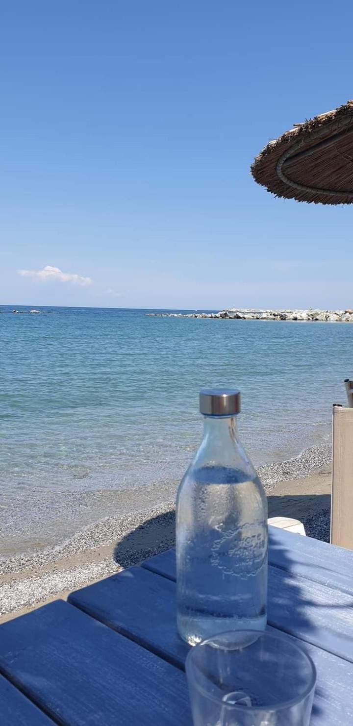 Villa Konstantinos Olympiakí Aktí Exteriör bild