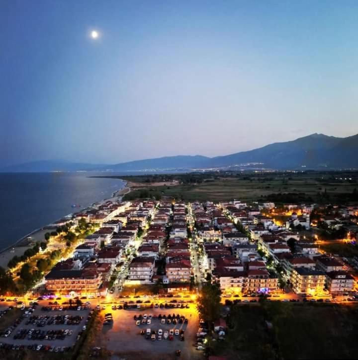 Villa Konstantinos Olympiakí Aktí Exteriör bild