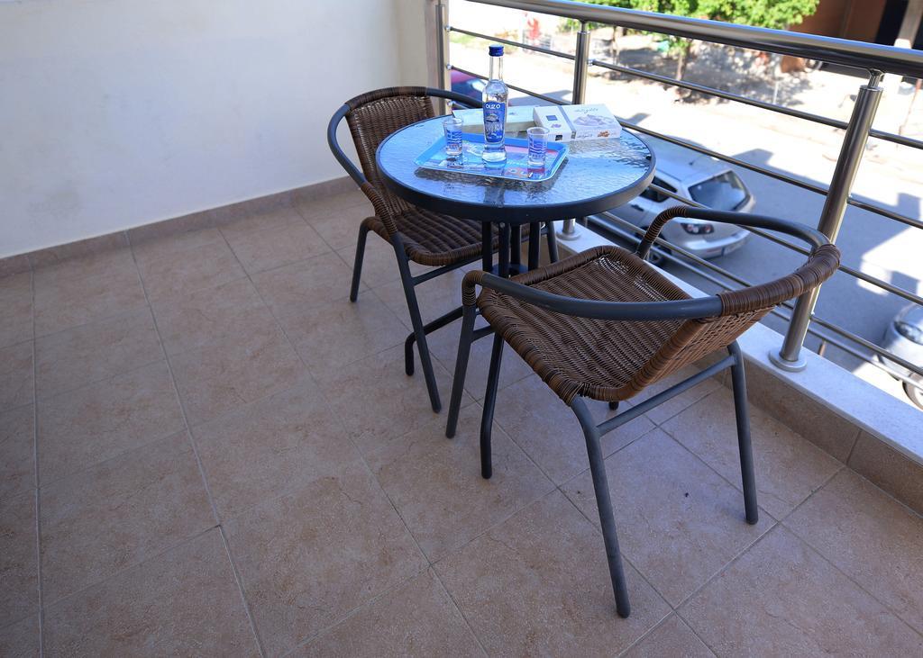 Villa Konstantinos Olympiakí Aktí Exteriör bild